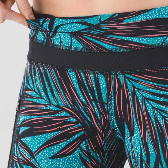 Lululemon Inspire Tight II
Palm Lace Tofino Teal Multi Size 10 - Picture 14 of 14